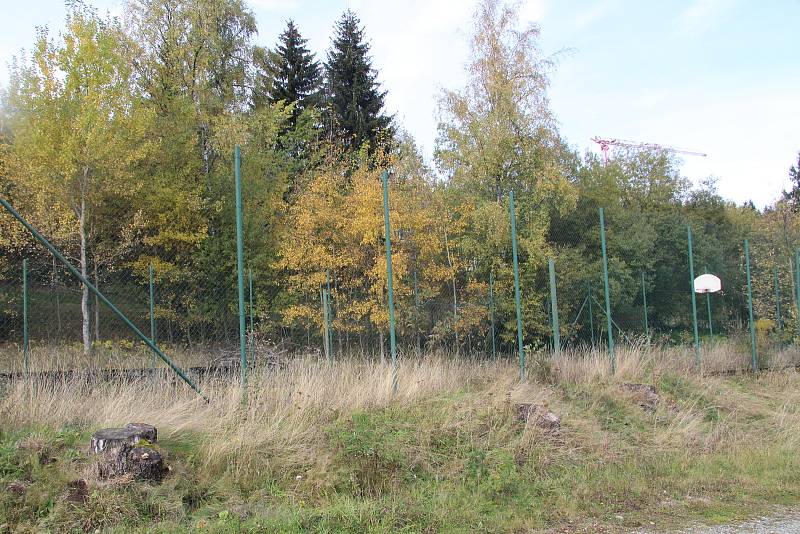 Nové vedení Jihočeského kraje stoplo z ekonomických důvodů rekonstrukci chaty Mládí na šumavském Zadově.