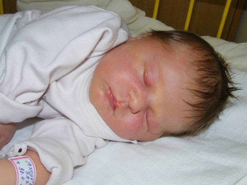 Barbora Janoušková  se v prachatické porodnici narodila 30. dubna 2012 v 05.25 hodin, vážila 3840 gramů a měřila 51 centimetr. Rodiče Jarmila Walterová a Milan Janoušek jsou z Prachatic. Doma se na miminko těší šestnáctiletá Lucka  a desetiletá Leona.