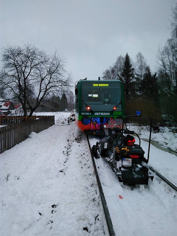 Srážka osobního auta s vlakem. Foto: Horská služba Šumava