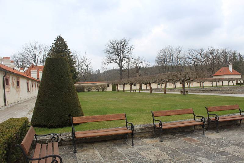 Zahrady zámku Kratochvíle jsou otevřené.