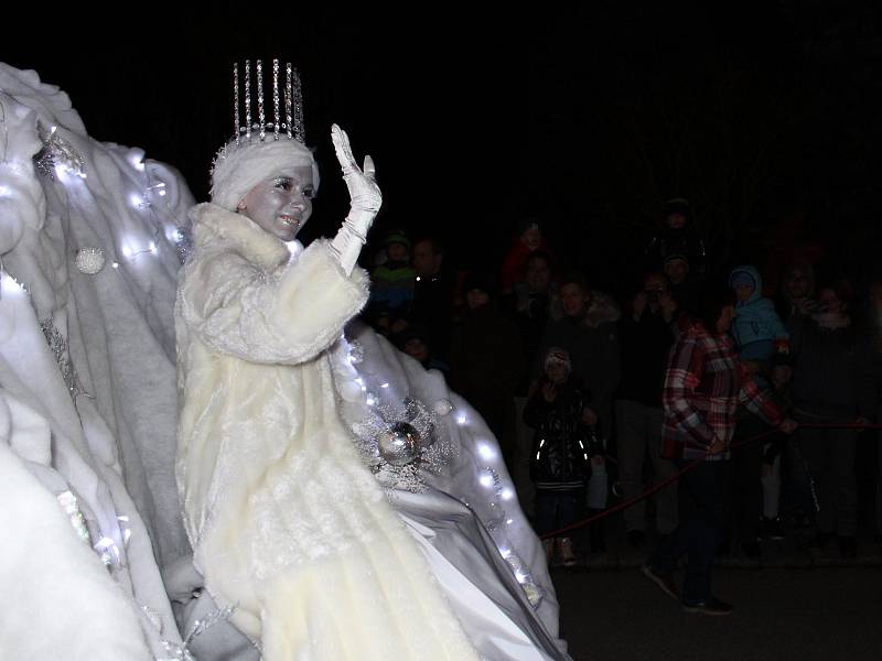 Bohatý program, včetně příjezdu paní Zimy v kočáře, čekal na návštěvníky na netolickém náměstí.