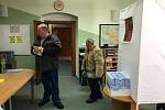 Volební místnost se otevřela také v Kvildě, plno zde bylo okamžitě.