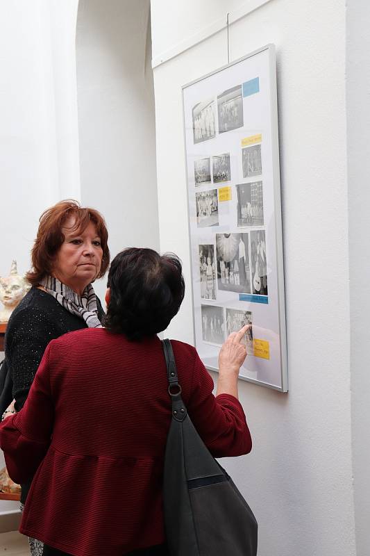 DDM Prachatice vystavuje fotografie z počátků své existence v Zimní zahradě Městského úřadu v Prachaticích.