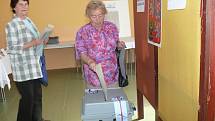 Ve volebním okrsku číslo 9 v Prachaticích bylo ihned po jeho otevření plno. 