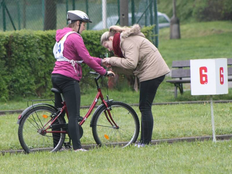 V Prachaticích se ve čtvrtek 5. května uskutečnilo okresní kolo soutěže mladých cyklistů. Ti museli zvládnout nejen jízdu na dopravním hřišti, ale také jízdu zručnosti, testy a zdravovědu.