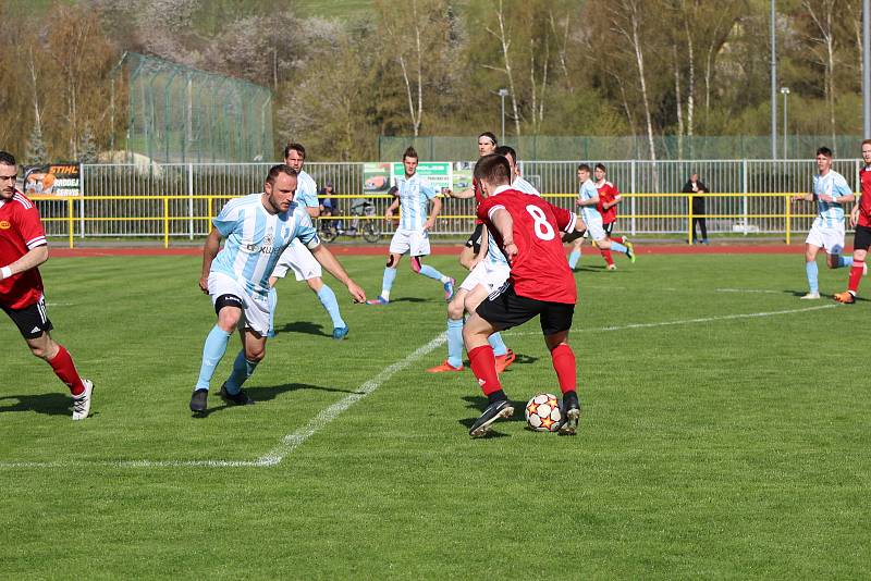 Fotbalové fanoušky čeká o víkendu opět bohatý sportovní program.