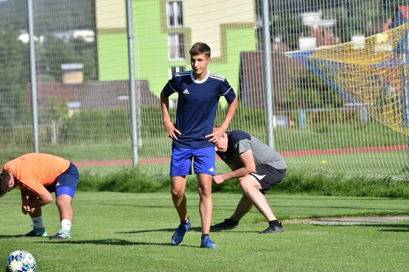 Fotbalisté Šumavanu Vimperk v pondělí odstartovali přípravu na novou sezonu. Čtrnáct dní budou s muži trénovat společně i starší dorostenci.