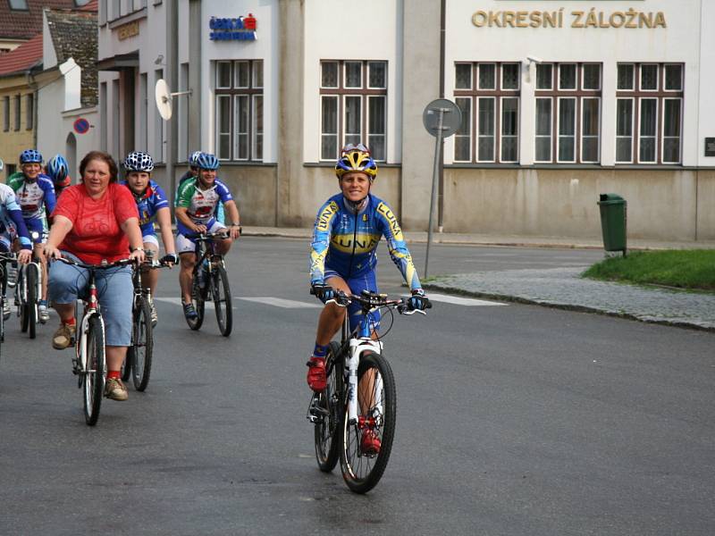 První peloton již v půl osmé vyvezla z Vimperka bikerka Tereza Huříková. Další trasa mířila z Netolic a vedla ji Kateřina Nash – Hanušová,  ta třetí pak začínala v Prachaticích a hlavním tahounem cyklistů byla Šárka Grabmüllerová.
