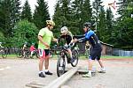 Mladí bikeři na Zadově trénují dvakrát denně v náročném terénu. To se jim bude při závodech hodit.