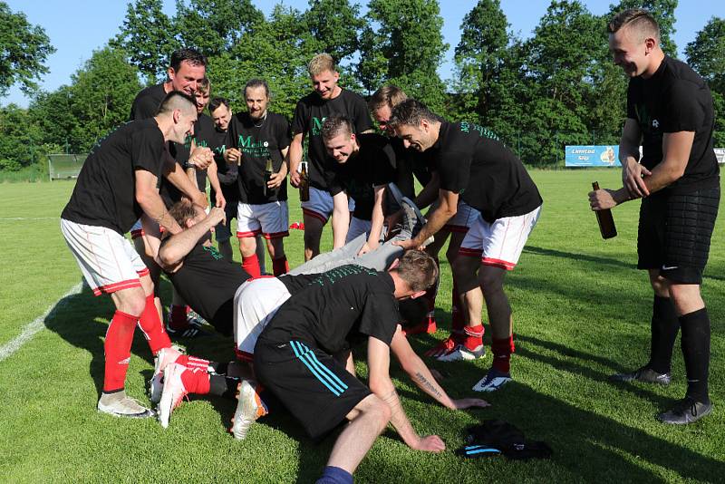 Strunkovičtí fotbalisté slaví potup do I.A třídy.