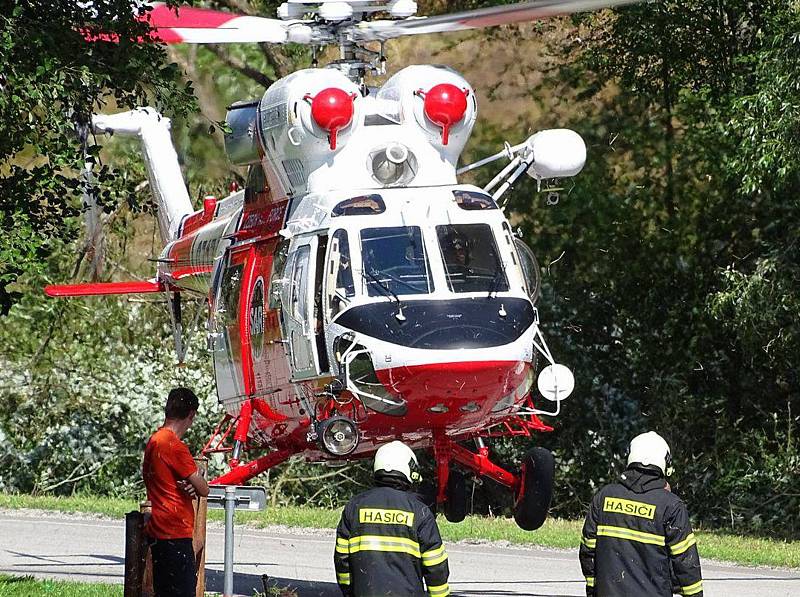 Tragedií skončila nehoda osobního vozidla na Vimpersku. Starší řidič na následky i přes veškerou pomoc zemřel na místě.