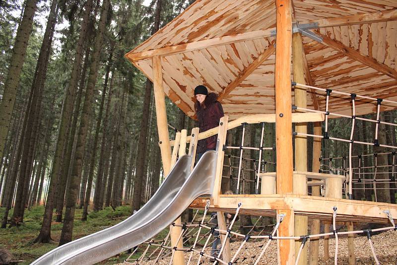 Zvířecí říši představuje nový areál lesních her nad Lázněmi sv. Markéty.