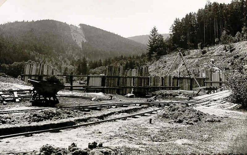 Stavba Husinecké přehrady v roce 1934.