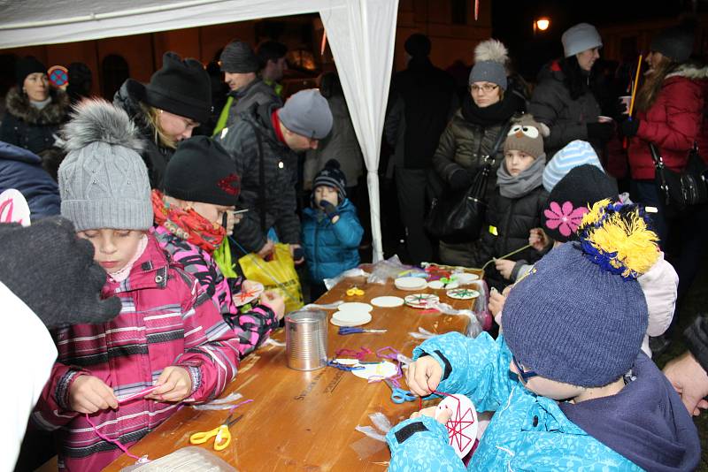 Bohatý program, včetně příjezdu paní Zimy v kočáře, čekal na návštěvníky na netolickém náměstí.