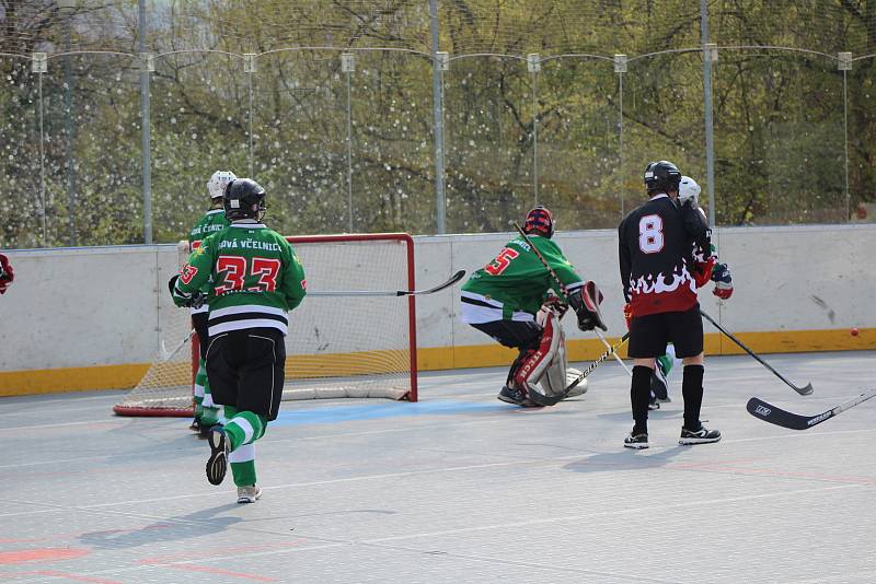 II. liga hokejbalistů: Flames Volary - Nová Včelnice 5:4.