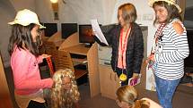 Komiksový workshop Daniela Vydry v knihovně navštívily děti ze všech prachatických základních škol.