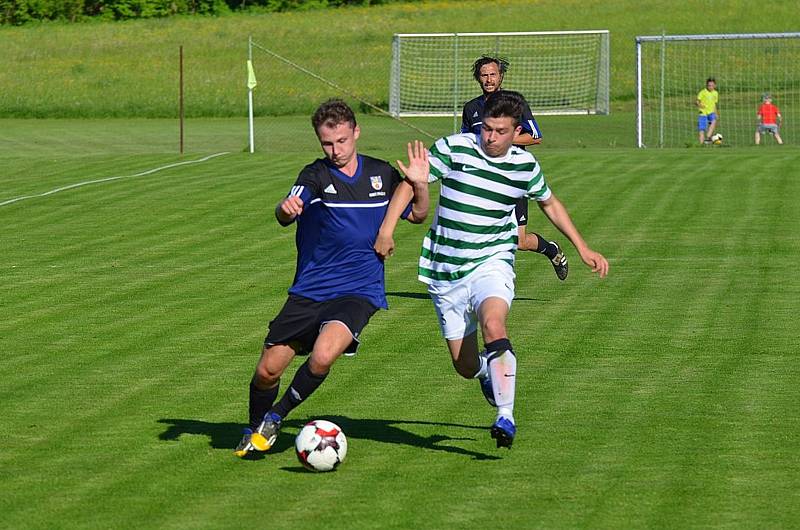 Vacovští fotbalisté hráli hodinu v oslabení a lídrovi tabulky z Dražic podlehli 1:4.