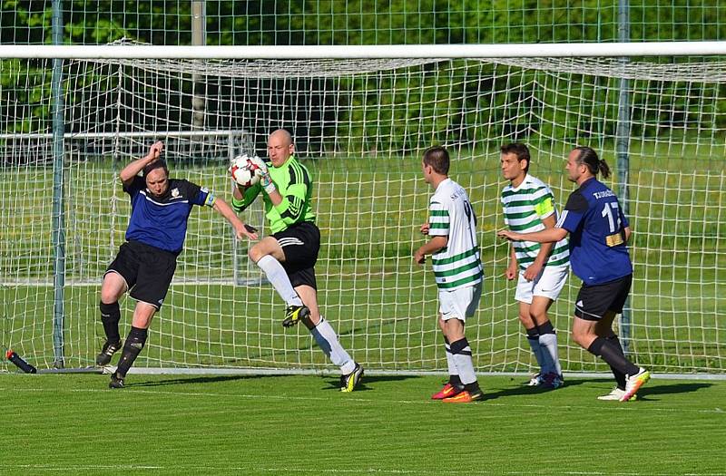 Vacovští fotbalisté hráli hodinu v oslabení a lídrovi tabulky z Dražic podlehli 1:4.