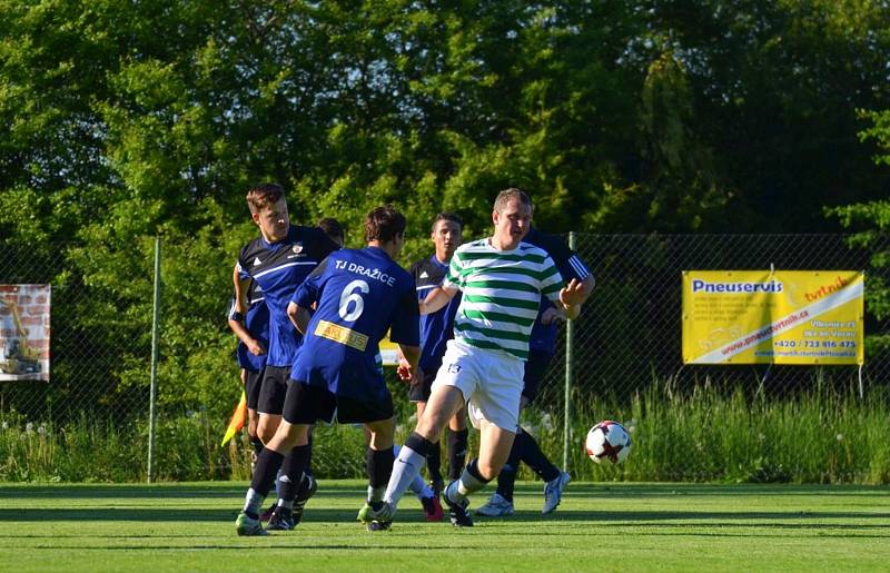 Vacovští fotbalisté hráli hodinu v oslabení a lídrovi tabulky z Dražic podlehli 1:4.