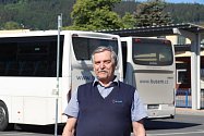 Řidič autobusu Robert Dušek z Prachatic najel dva miliony kilometrů bez nehody.