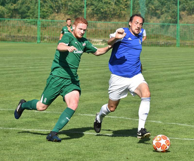 Lažišťští fotbalisté (zelené dresy) přehráli Třeboň 3:2.