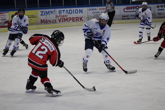 Mladší žáci HC Vimperk po výhře nad prvním týmem HC Strakonice (na snímku) porazili i jeho béčko.
