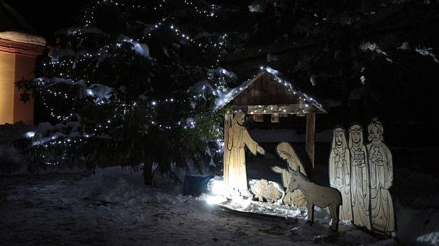 Rozsvícení vánočního stromu v Chlumanech.
