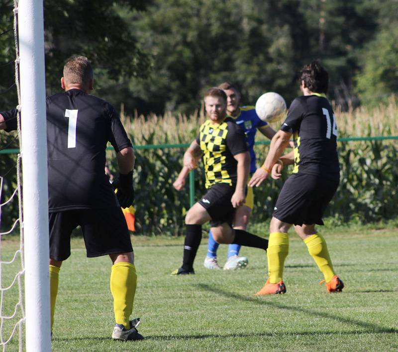 Fotbalová OS Prachaticka: Nebahovy - Strunkovice B 5:2.