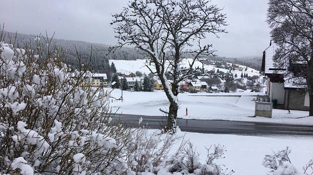 Zasněžená Šumava na konci dubna.