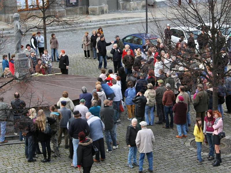 Demonstrace za nižší nájemné. Prachatice 17. listopadu.