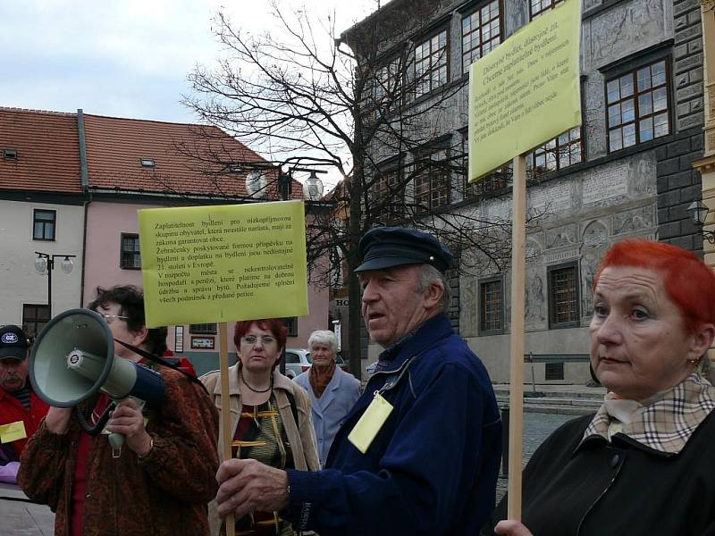 Demonstrace za nižší nájemné. Prachatice 17. listopadu.