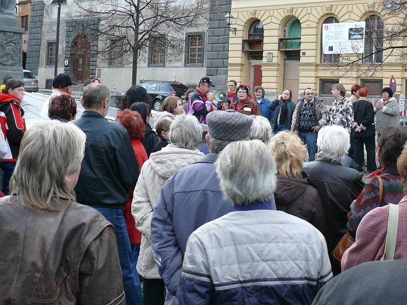 Demonstrace za nižší nájemné. Prachatice 17. listopadu.