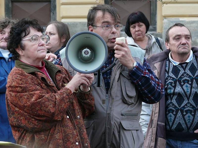 Demonstrace za nižší nájemné. Prachatice 17. listopadu.