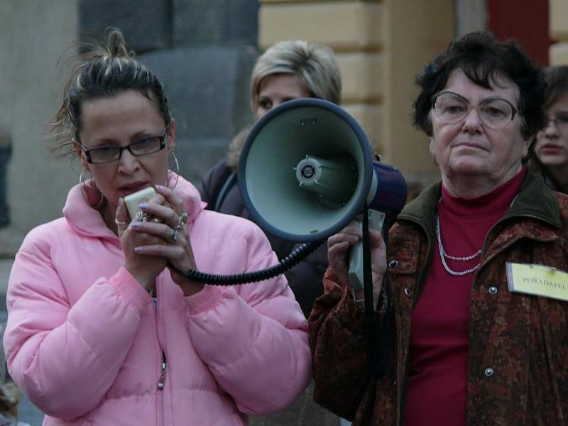 Demonstrace za nižší nájemné. Prachatice 17. listopadu.