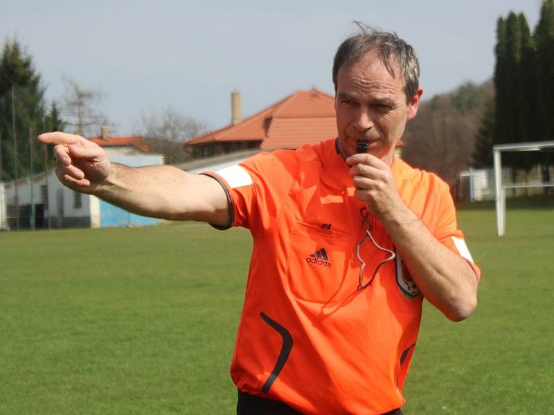 Václav Heinzl jako hráč rozhodčím často spílal, nyní je na druhé straně fotbalové barikády.