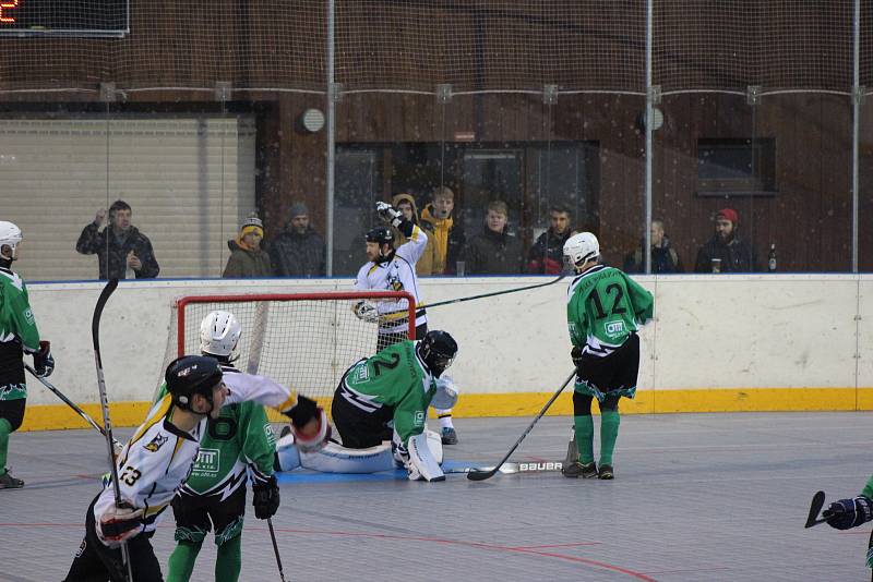 Hokejbalová první liga: HBC Prachatice - Pedagog Č. Budějovice 4:2.