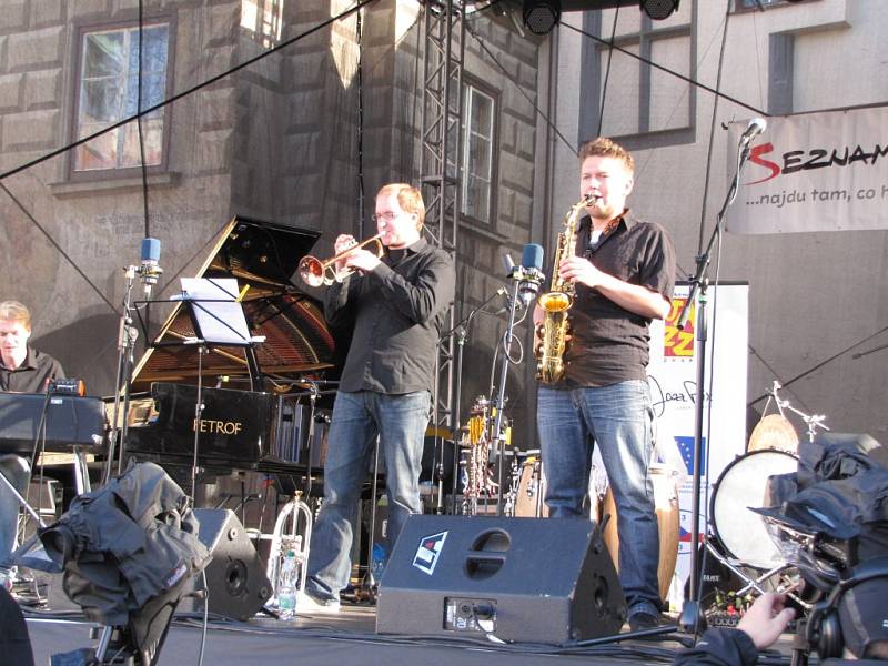 Jazz Fest rozezněl prachatické náměstí. 