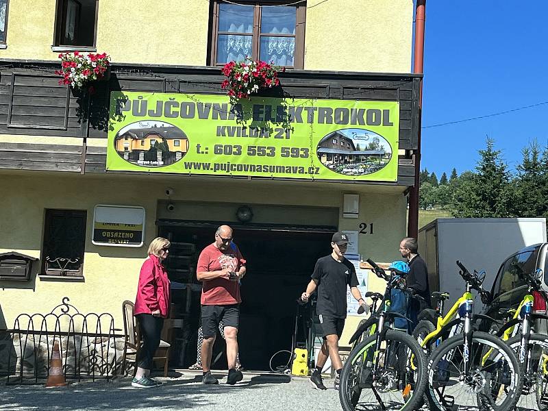 Kvilda je jedním z nejnavštěvovanějších míst na Šumavě, najít tam místo na ubytování na poslední chvíli je takřka nemožné.