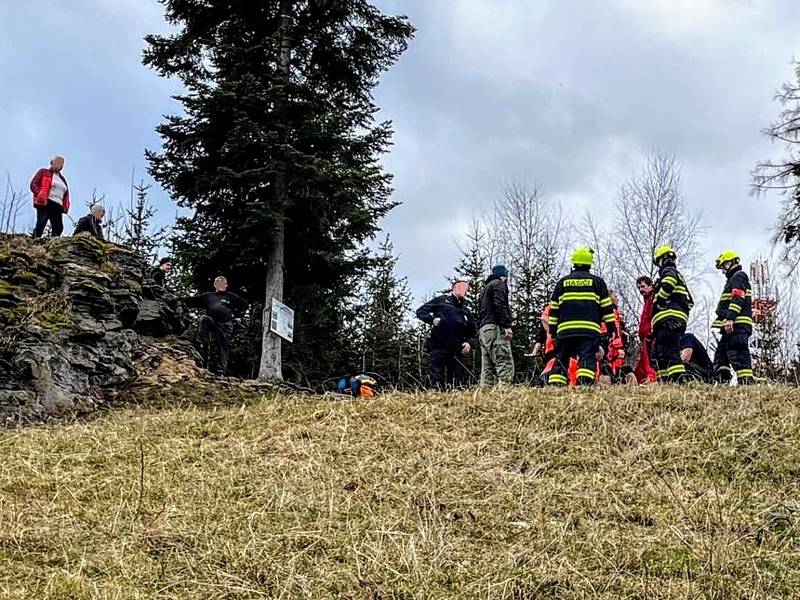 U Prachatic v neděli odpoledne spadl na rozběhové dráze paraglidista.