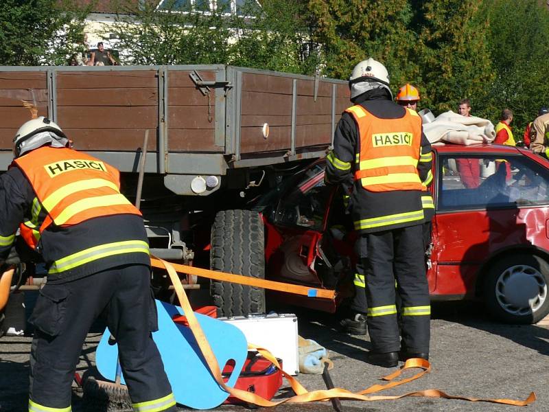 Profeionální hasiči soutěžili ve vyprošťování osob