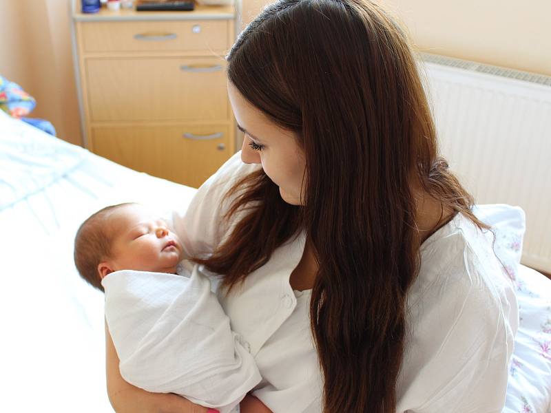 Maminka Diana a tatínek Tomáš z Prachatic se radují z prvorozeného syna. Narodil se v prachatické porodnici v pondělí 12. června třináct minut po půlnoci a dostal jméno Adam  Mužík. Vážil 3890 gramů.