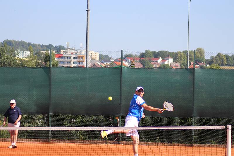 Tenisté v Prachaticích hráli J&B cup ve čtyřhře.