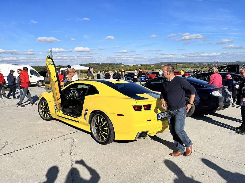 Poslední letošní setkání majitelů a milovníků US Cars na jihu Čech na letišti ve Tchořovicích u Blatné.