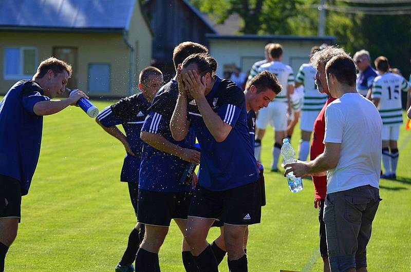 Vacovští fotbalisté hráli hodinu v oslabení a lídrovi tabulky z Dražic podlehli 1:4.