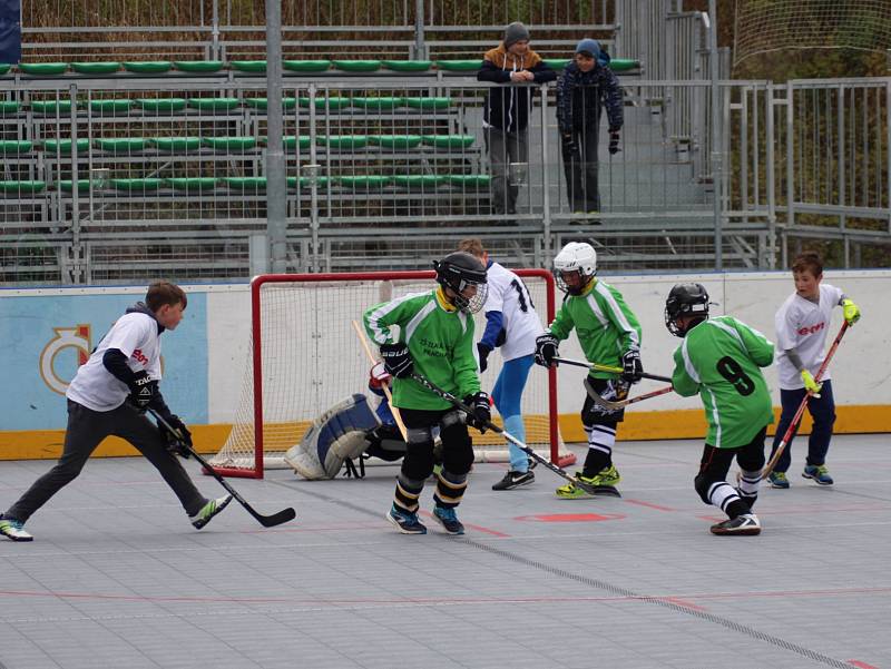 V Prachaticích odstartovalo kategorií 4. - 5. tříd ZŠ okresní kolo postupové soutěže Hokejbal proti drogám.