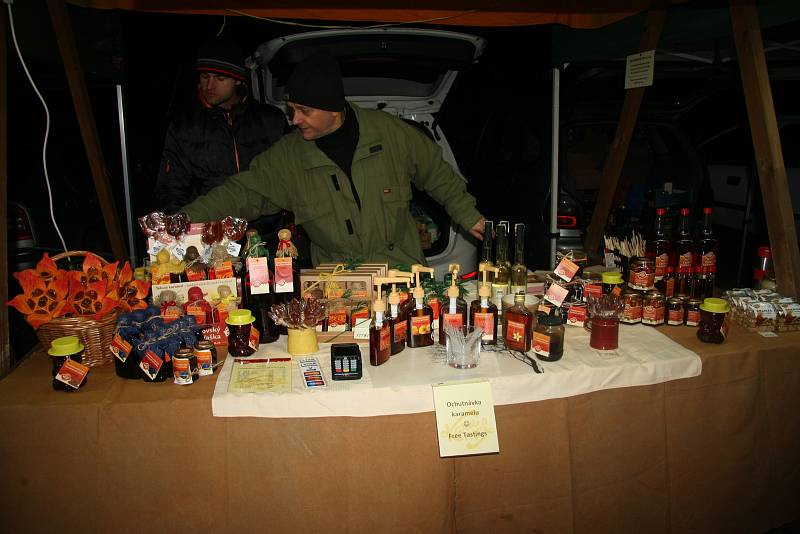 Tradiční vánoční trhy v Chlumanech.