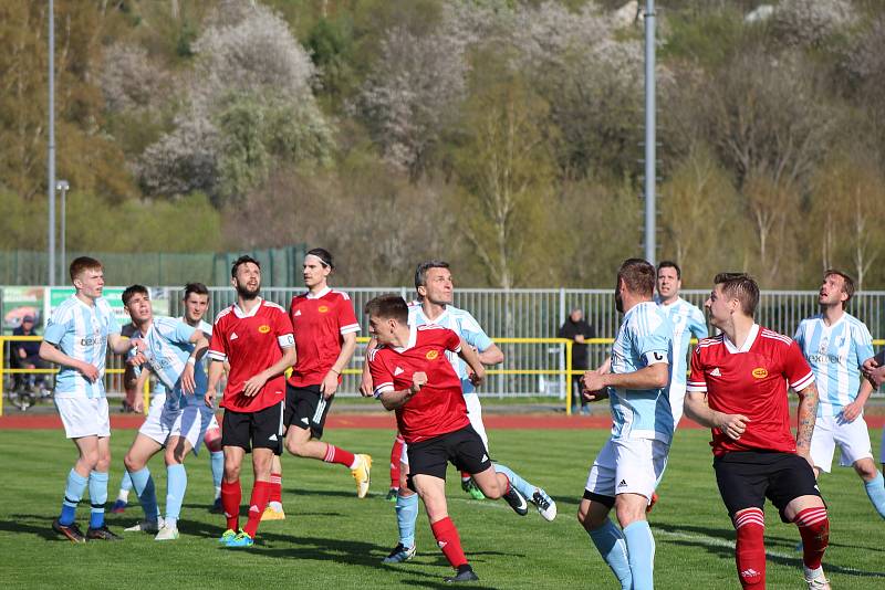 Fotbalové fanoušky čeká o víkendu opět bohatý sportovní program.