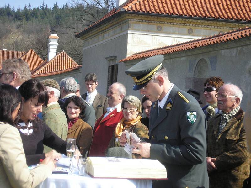 V sobotu 4. dubna v deset hodin zazněly v kapli na Kratochvíli lovecké rohy trubačů táborského okresního mysliveckého spolku, kterými byly zahájeny již tradiční Jarní parforsní hony. 