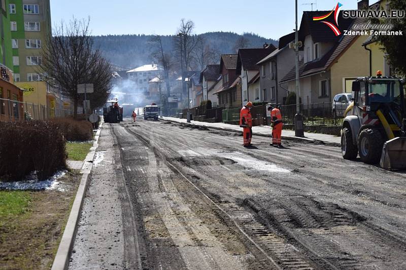 Opravy ve vimperské ulici 1. máje začaly.