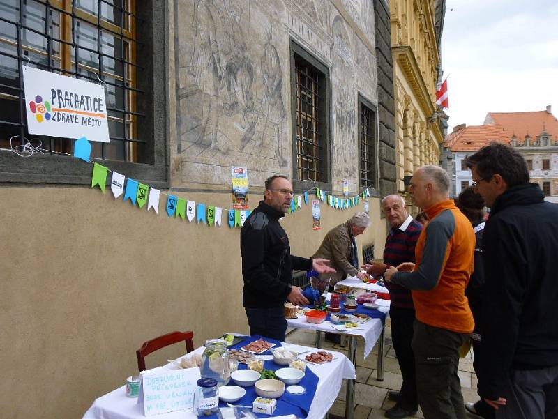 Prachatice umožnily všem zájemcům posnídat lokální a fairtradové dobroty.